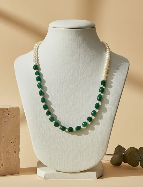 Classic_Pearl_&_Green_Bead_Necklace