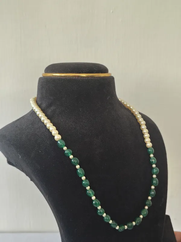 Classic_Pearl_&_Green_Bead_Necklace
