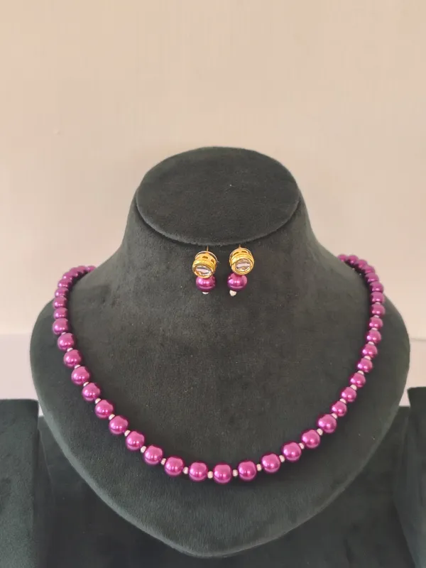 Purple_Pearl_With_Golden_Earrings