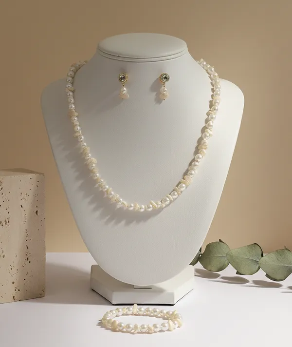 Unique_White_Pearl_Necklace_With_Earring_And_Bracelet