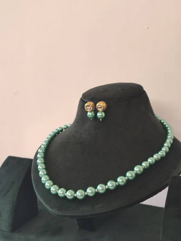 Sea_Green_Pearl_With_Golden_Earrings