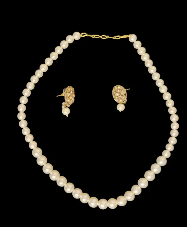 White_Pearl_Necklace_With_Earrings