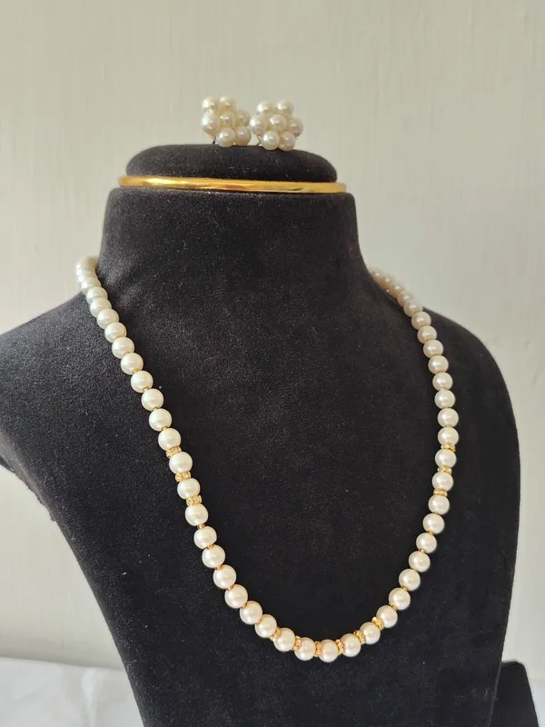 Classic_White_Pearl_With_Earrings