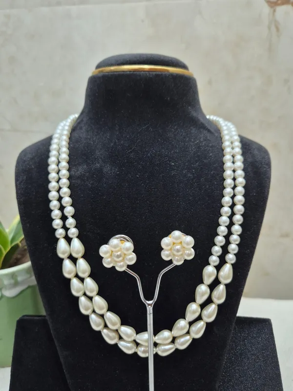 White_Pearl_Necklace_Round_And_Drop_Shaped_Pearls.