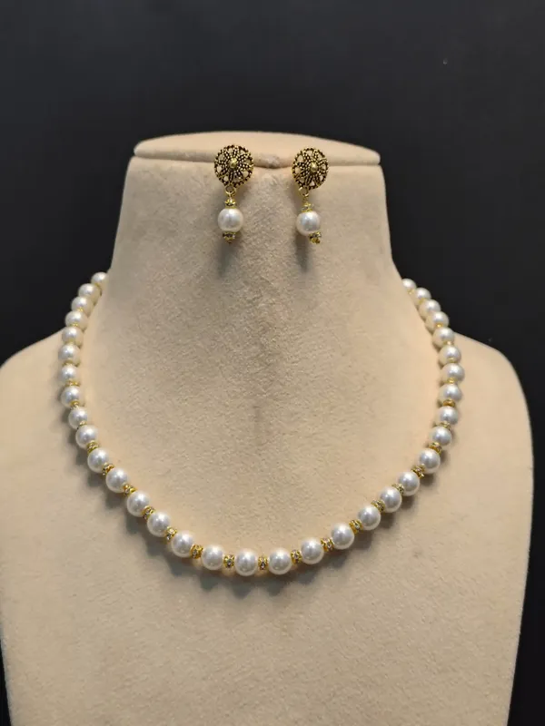 White_Pearl_Necklace_With_Earrings