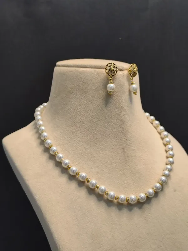White_Pearl_Necklace_With_Earrings
