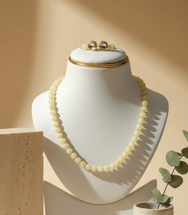 Light_Yellow_Onyx_Necklace_With_Golden_Earings