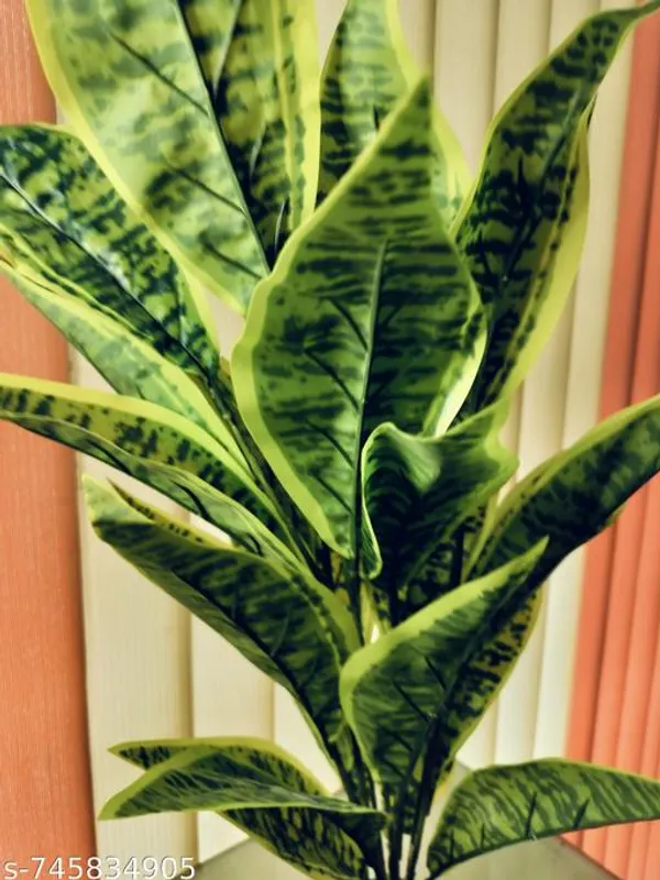 Green_Artificial_Plant_With_26_Leaves_For_Home_Decor_Table_Top_Etc_With_Pot