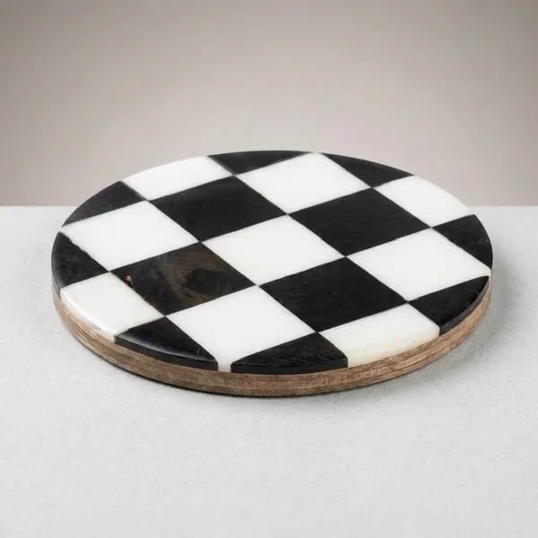 Pack_Of_4_Black_And_White_Checkered_Round_Serving_Tray_Plate_With_Wooden_Edge