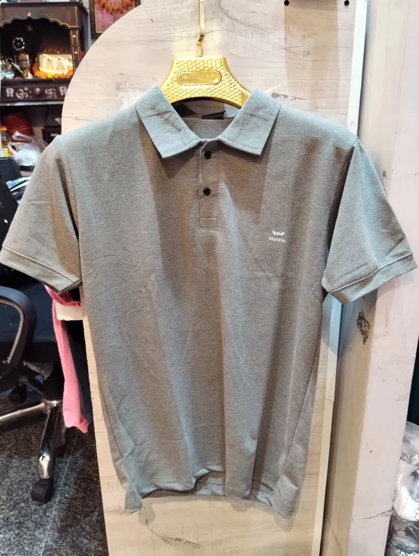 Mens_Grey_Polo_T_Shirt_With_Short_Sleeves