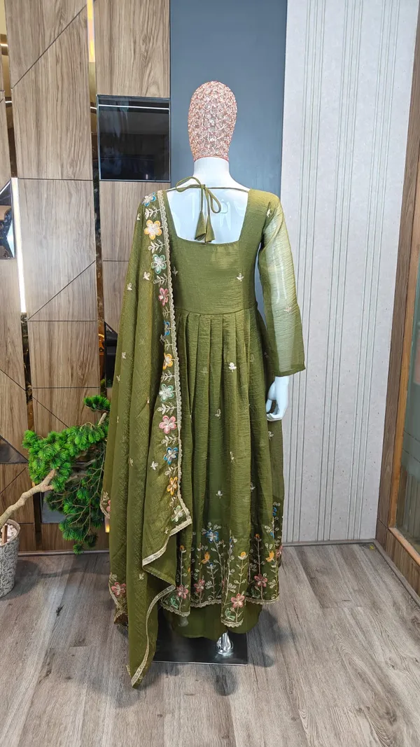 Mehndi_Avani_Suit