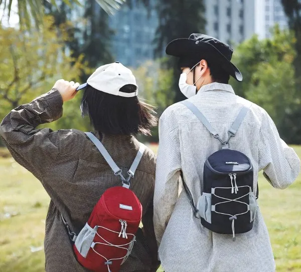Red_Canvas_Backpack_For_Unisex