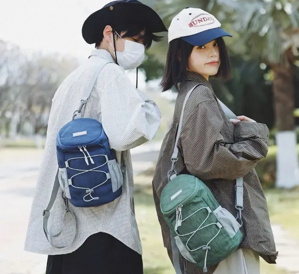Red_Canvas_Backpack_For_Unisex