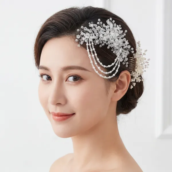 Bridal_Hair_Comb_With_Crystal_Flowers_And_Pearl_Chains