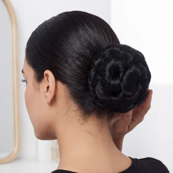 Black_Hair_Bun_Juda_For_Women_And_Girls_In_Clutcher_Design_With_New_Model