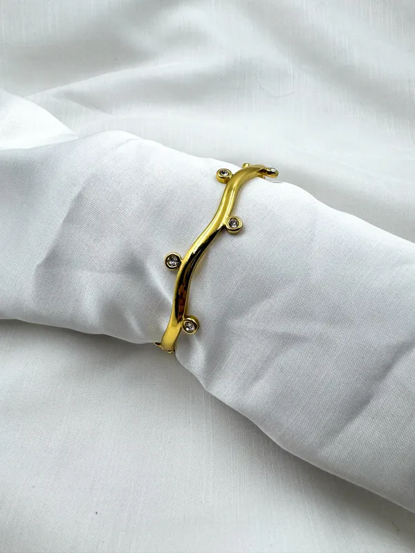 TGO_Elegant_Gold_Plated_Crystal_Cuff_Bracelet_For_Women
