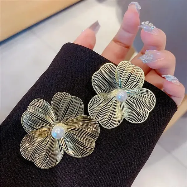 TGO_Gold_Flower_Pearl_Stud_Earrings