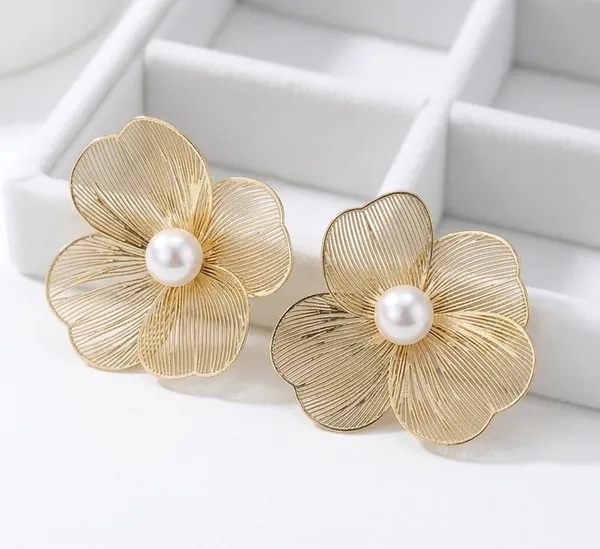 TGO_Gold_Flower_Pearl_Stud_Earrings