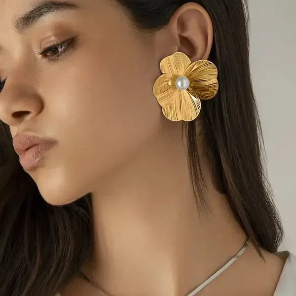 TGO_Gold_Flower_Pearl_Stud_Earrings