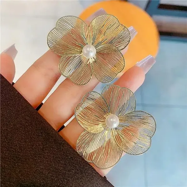 TGO_Gold_Flower_Pearl_Stud_Earrings