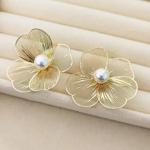TGO_Gold_Flower_Pearl_Stud_Earrings