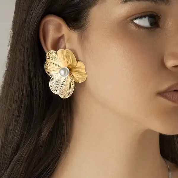 TGO_Gold_Flower_Pearl_Stud_Earrings