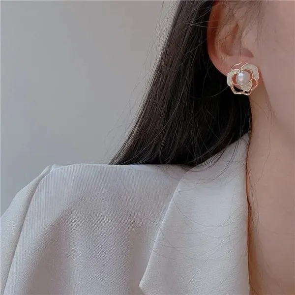 TGO_Gold_Floral_Pearl_Stud_Earrings