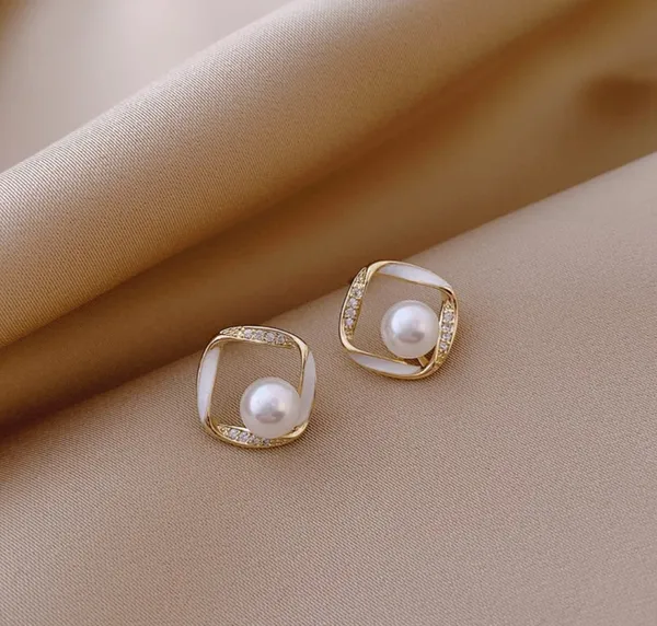 TGO_Elegant_Geometric_Pearl_Stud_Earrings