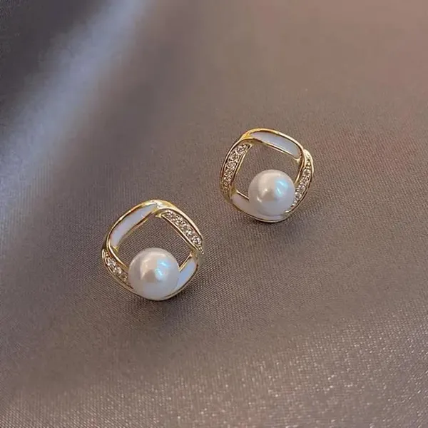 TGO_Elegant_Geometric_Pearl_Stud_Earrings
