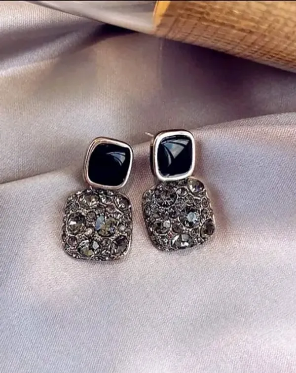 TGO_Elegant_Black_Stone_And_Crystal_Dual_Tone_Drop_Earrings