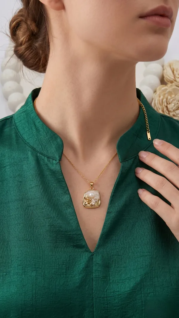 TGO_Vintage-Inspired_Hand-Painted_Enamel_Flower_Necklace