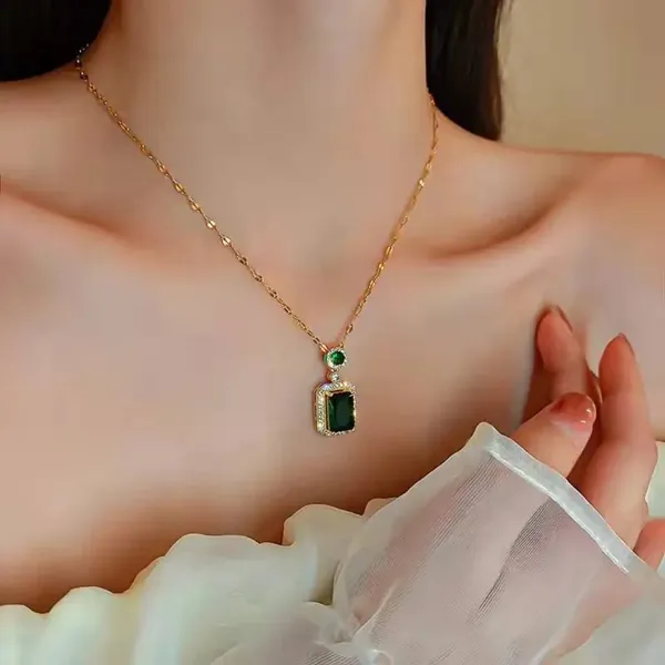 TGO_Royal_Emerald_&_Gold_Halo_Jewelry_Set
