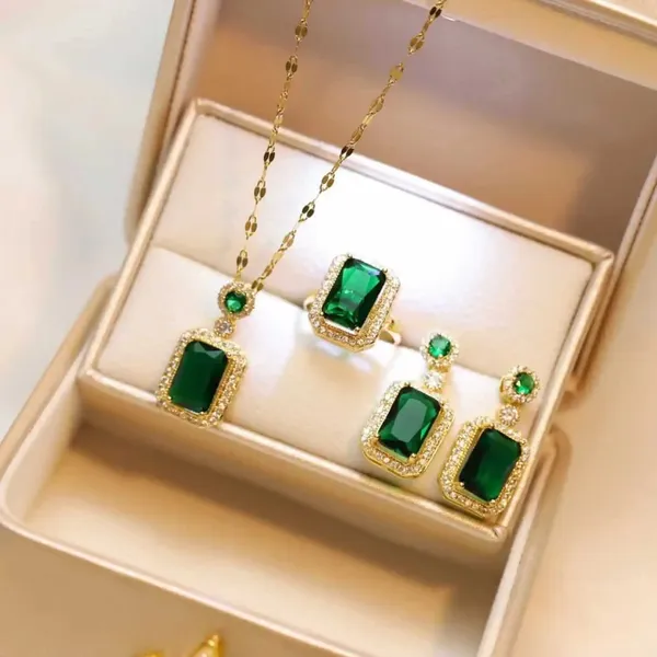 TGO_Royal_Emerald_&_Gold_Halo_Jewelry_Set