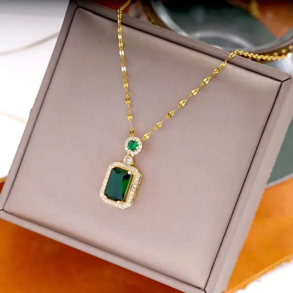 TGO_Royal_Emerald_&_Gold_Halo_Jewelry_Set