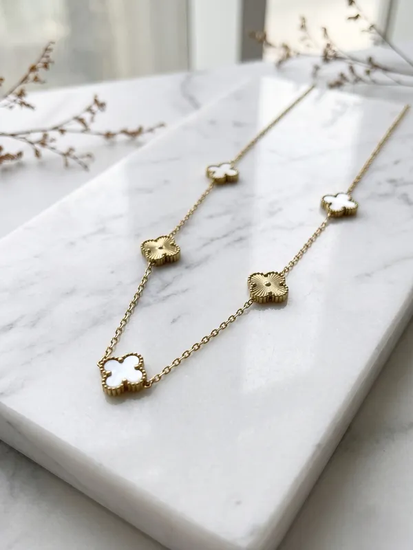 TGO_Luxury_Clover_Charm_Gold_Bracele