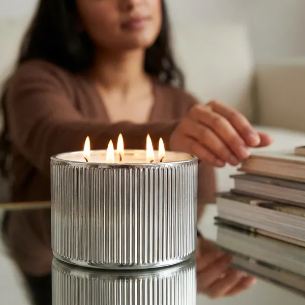 Elegant_Silver_Toned_Glass_Candle_|_Ribbed_Metallic_Finish_|_Luxury_Fragrance_|_Frosted_Eucalyptus