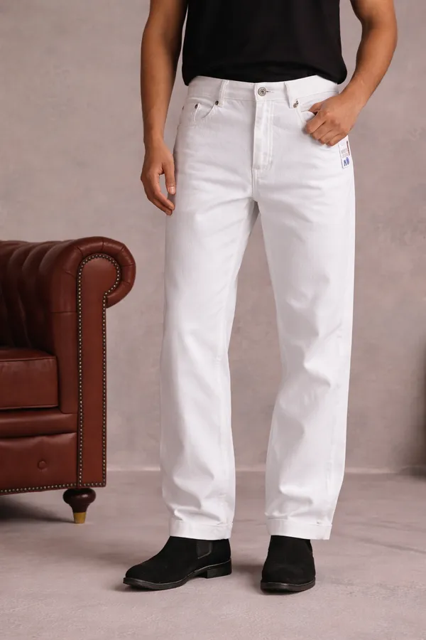 Classic_White_Regular_Fit_Jeans