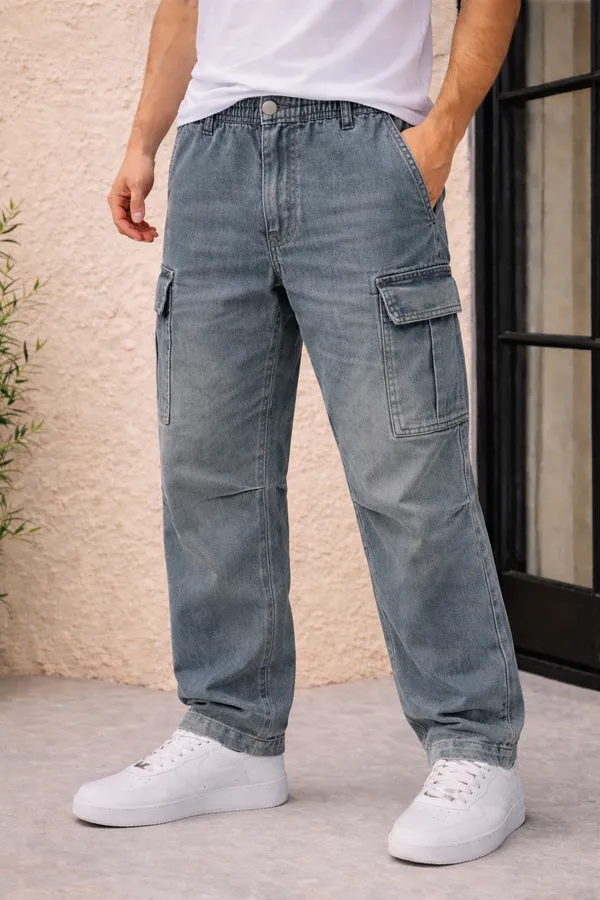 Relaxed_Fit_Cargo_Denim_Jeans_With_Multiple_Pockets