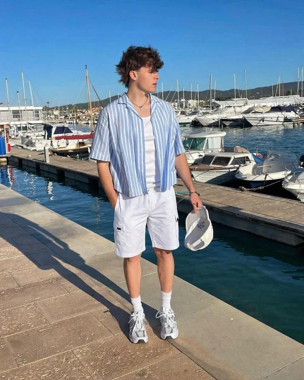 White_Cargo_Shorts_With_Multiple_Pockets_And_Drawstring_Waist