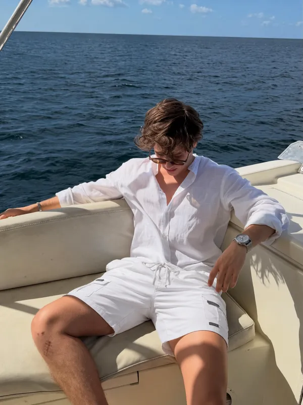 White_Cargo_Shorts_With_Multiple_Pockets_And_Drawstring_Waist