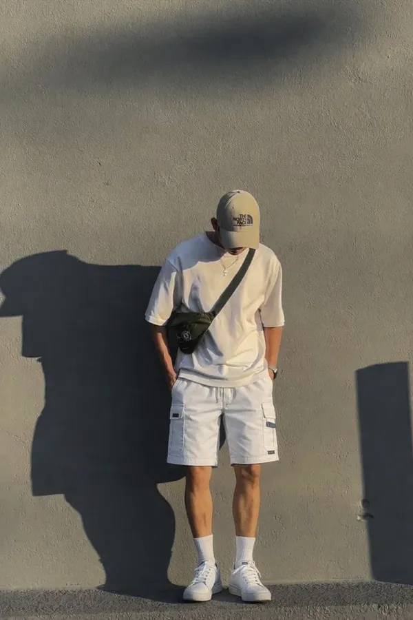 White_Cargo_Shorts_With_Multiple_Pockets_And_Drawstring_Waist