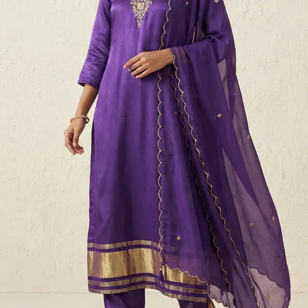 Indulge_In_Luxury_With_This_Pure_Gajji_Silk_Suit