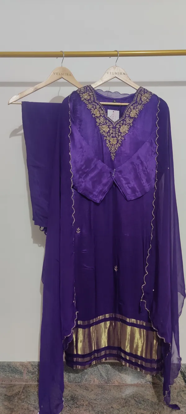 Indulge_In_Luxury_With_This_Pure_Gajji_Silk_Suit