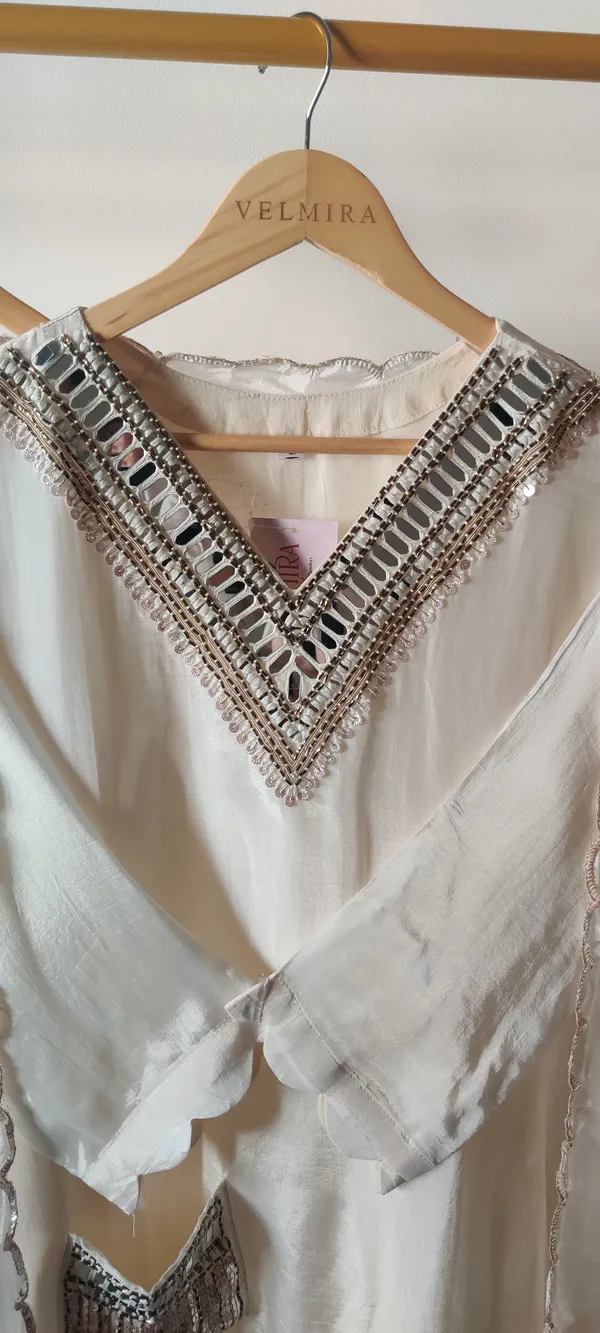 White_Pure_Crape_Suit_Set_For_Women