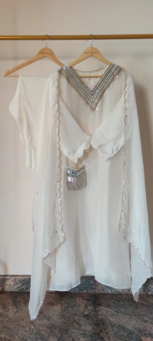 White_Pure_Crape_Suit_Set_For_Women