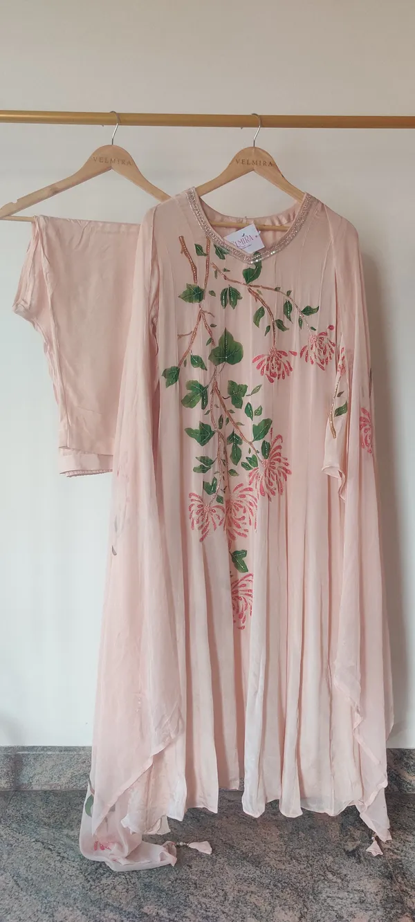 Peach_Pure_Chinon_Hand_Painted_Suit_Set_with_Hand_embroidery_for_Women