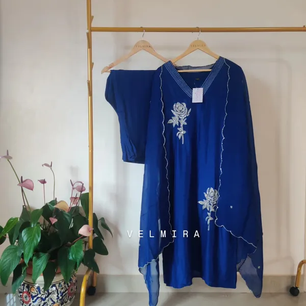 Blue_Pure_Dola_Silk_Suit_Set_For_Women