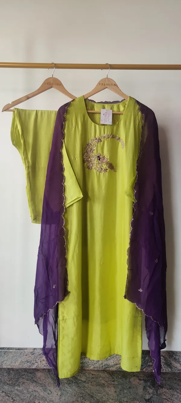 Green_And_Blue_Pure_Dola_Silk_Suit_For_Women