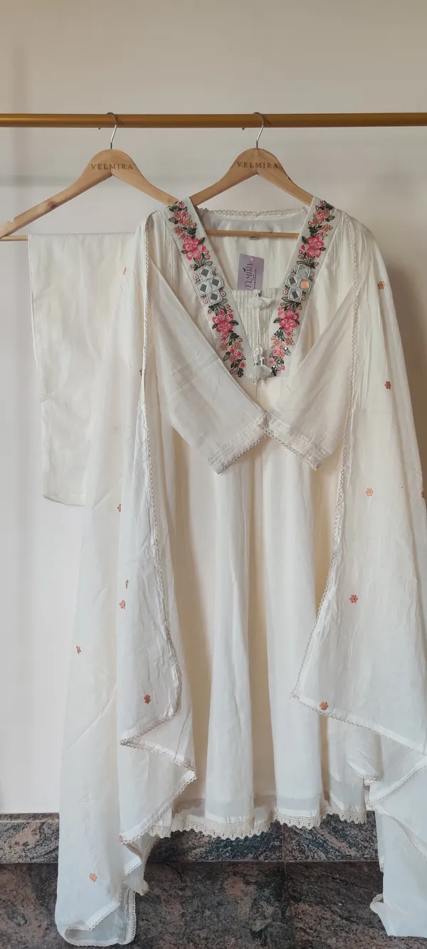 White_Pure_Mul_Cotton_Suit_For_Women