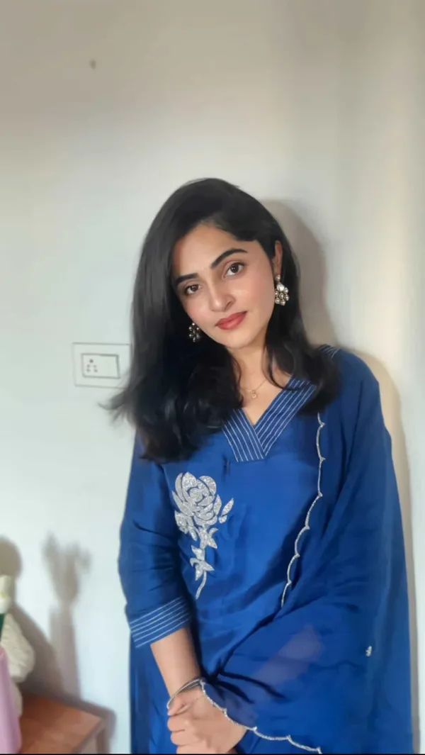 Blue_Pure_Dola_Silk_Suit_Set_For_Women